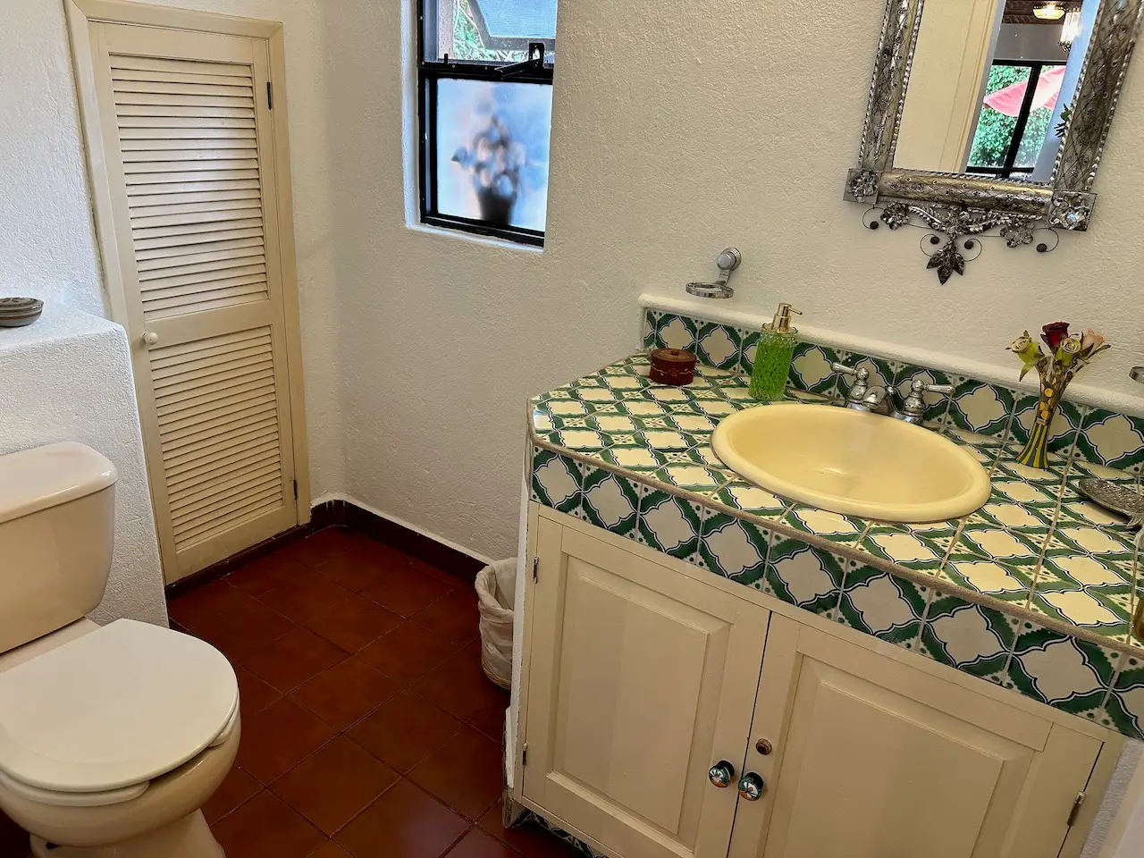 1st Floor 1/2 Bath